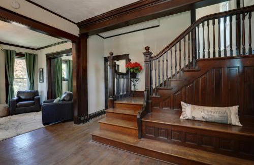 Hannibal House | Charming Escape - Private Hot Tub!