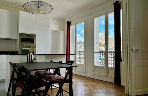 Quartier de Rochechouart Apartment | Charming family apartment with breathtaking view of Montmartren