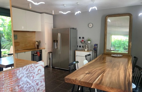 Lattes House | Charming family home + pool, quiet location between beaches (10 min), nature & town