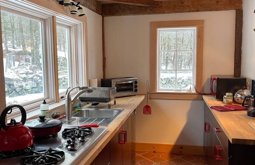 Brookline Cottage | Charming farm cottage with mountain views