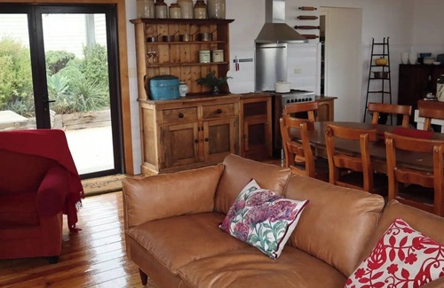 Laharum House | Charming Farmhouse on a Large Historic Olive Grove