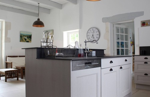 Cheray House | Charming 19th Century Manor with Garden and 18 Sleeps in Saint-Georges-d'Oléron