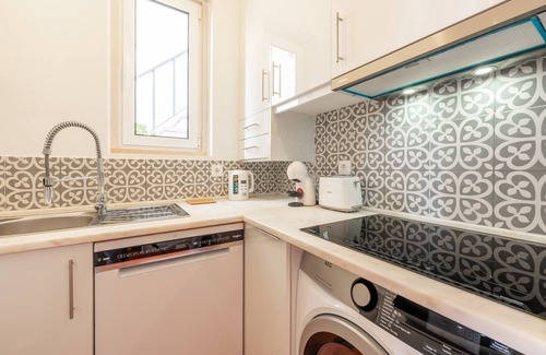 Parede Apartment | Charming Haven on the Portuguese Riviera