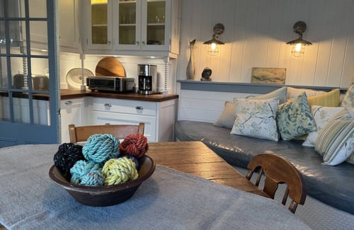 Saint Patrick Cottage | Charming Historic Ocean Front Cottage on the Bay of Fundy