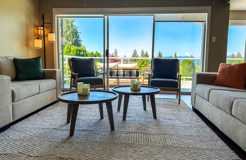 Regional District of Nanaimo House | Charming home with a private pool and inviting upper deck patio, perfect for relaxed outdoor living