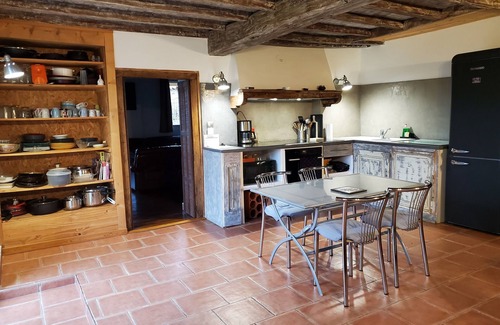 Chirassimont House | Charming house 135m2 av fenced. quiet and dog friendly place