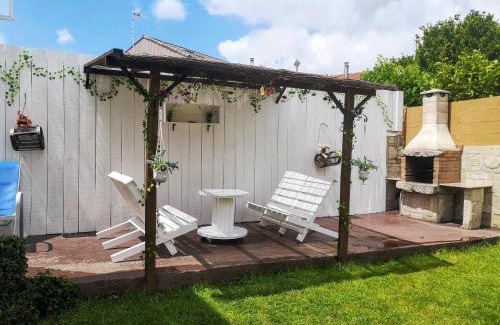 Boiro House | Charming House in Esteiro with Garden and Terraces