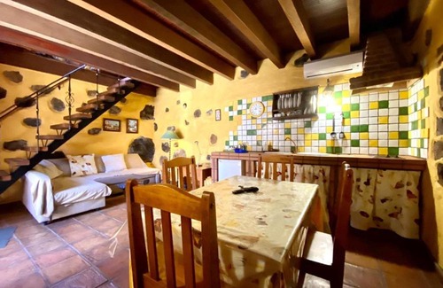 Isora House | Charming house in Isora with mountain view