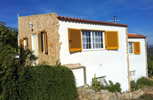 Serra da Pescaria House | Charming house in Nazaré with terrace and parking