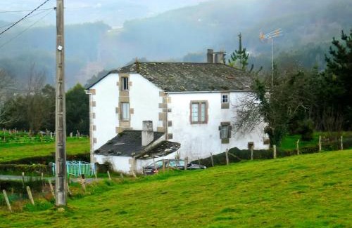 Ourol House | Charming house in Ourol with mountain view, large garden.