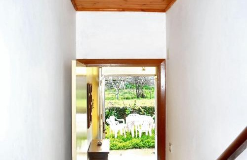 Ourol House | Charming house in Ourol with mountain view, large garden.