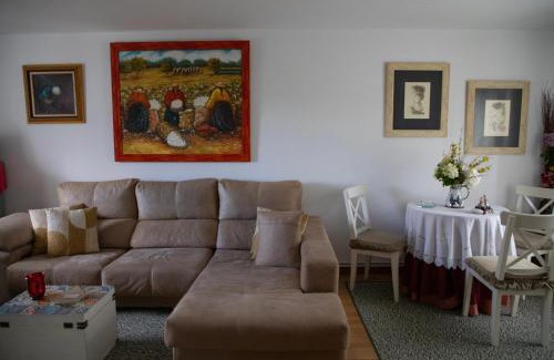 Rua de Francos House | Charming house in Teo with balcony and parking included