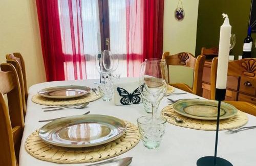 Vinuesa House | Charming House in Vinuesa with Garden View