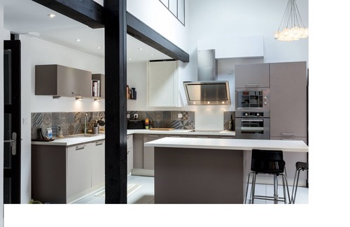 Baille House | Charming house, very central, quiet, with private parking and metro access