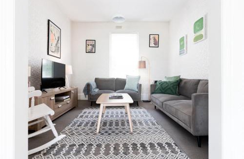 Launceston CBD House | Charming Inner City Stay with parking & wifi