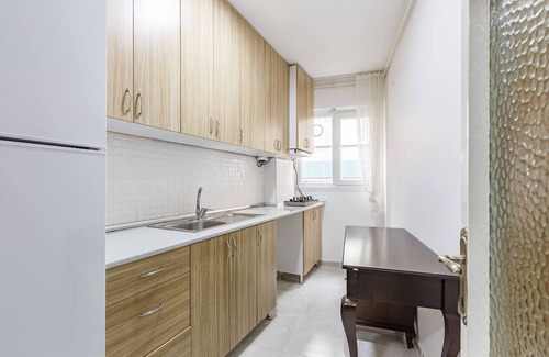 Rasimpasa Apartment | Charming Kadıköy Apartment with City Views