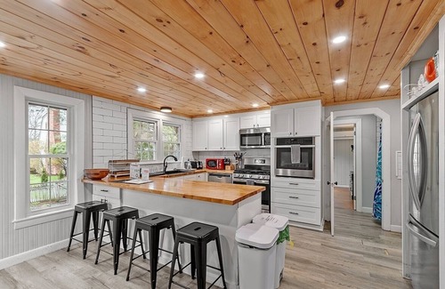 Kennebunk House | Charming Kennebunk Cape - Walk to Dock Square!