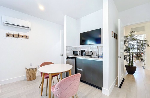 Biscayne Point Apartment | Charming King Bed Room + Kitchenette in amazing Miami Beach with AC, WiFi