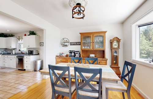 Gouldsboro House | Charming Lakefront House with Outdoor Firepit, Washer/Dryer and Wifi