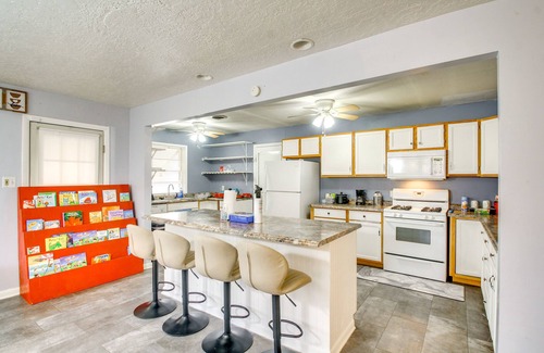 Lawton House | Charming Lawton Escape w/Patio + Grills!