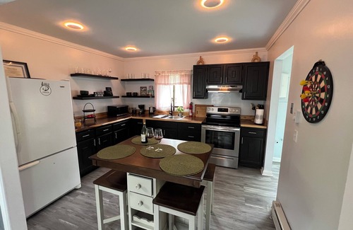 Tobyhanna Cabin | Charming, modern 2-bedroom tiny home/cabin with WiFi, AC in fabulous Tobyhanna