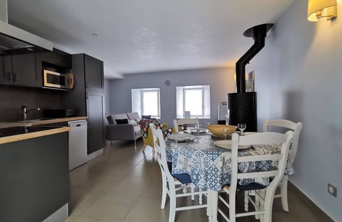 La Fagette Cottage | Charming Mountain Retreat: Cozy Gîte with Modern Amenities, Scenic Trails & Stargazing Opportunities