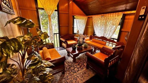 Kampung Besar House | Charming Nature Kampung Home for Family Getaways