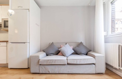 Las Campas y San Claudio Apartment | Charming Oasis in Oviedo with Private Terrace