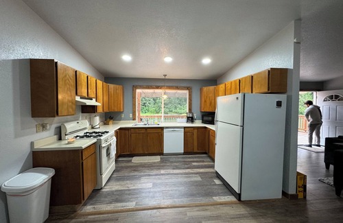 Cordova Apartment | Charming riverfront 2-bedroom apartment with WiFi in Cordova