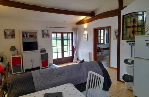 Saint-Valerien Cottage | Charming rural gite set in spacious gardens in the beautiful Vendee