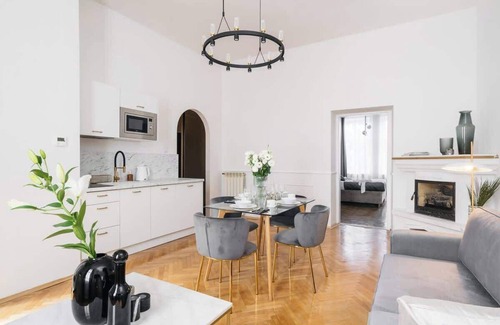 Warszawskie Apartment | Charming spacious and bright apartment