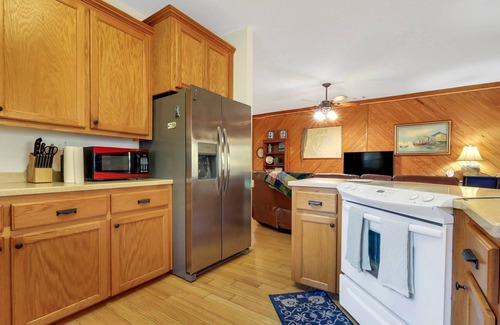 Valona House | Charming Tabby House 3-bedroom house with AC and WiFi in Townsend/Shellman Bluff