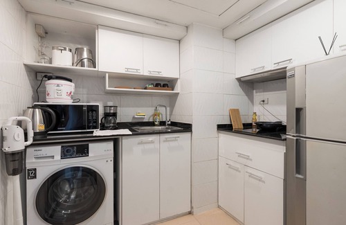 Nana Apartment | Charming 1BR suite near malls, parks, and metro in vibrant Bangkok