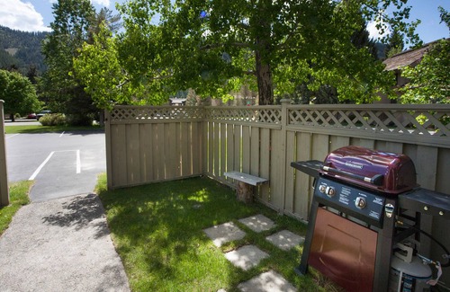 River Run Condo | Charming townhome with Mt. Baldy views - near River Run ski lifts & trails