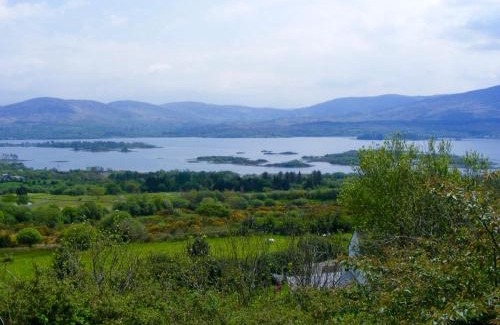 Templenoe House | Charming Two Bedroom Cottage with Magnificent Sea Views. 10 minutes from Kenmare
