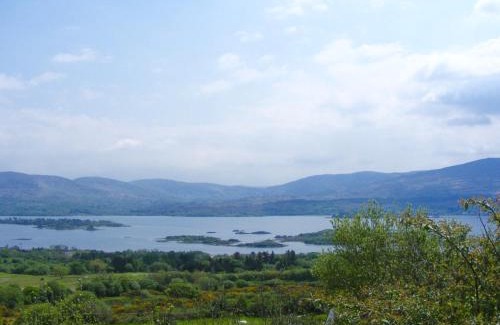 Templenoe House | Charming Two Bedroom Cottage with Magnificent Sea Views. 10 minutes from Kenmare