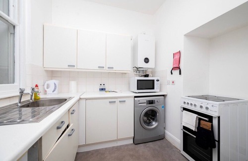 Cantelowes Apartment | Charming Victorian House in London