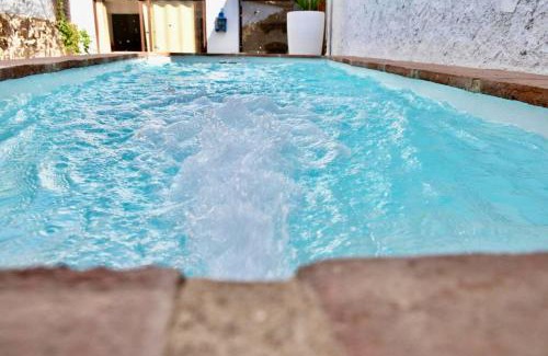 Santa Elena Villa | Charming villa in Santa Elena with private poolEL