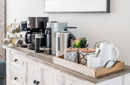 Diamond Hill House | Charming Walkable Downtown Getaway w/Coffee Bar!