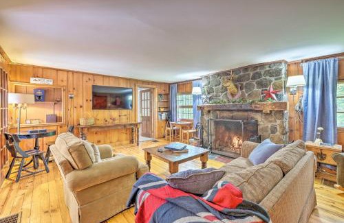 Wilmington House | Charming Wilmington Cabin, 8 Mi to Mt Snow!