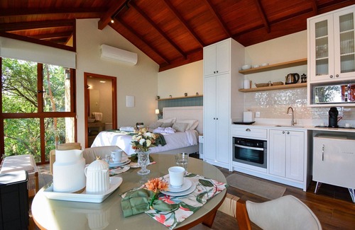 Sambaqui House | Charmosa Suíte em Sambaqui