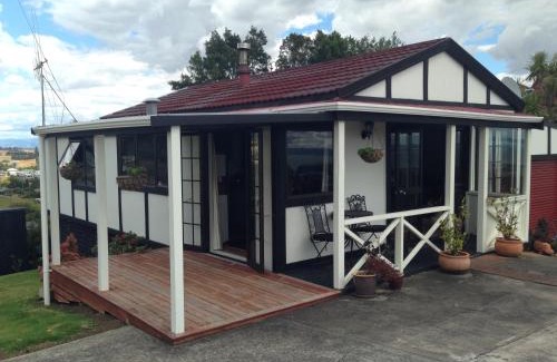 Thames Bed & Breakfast | Chartré Manor B&B