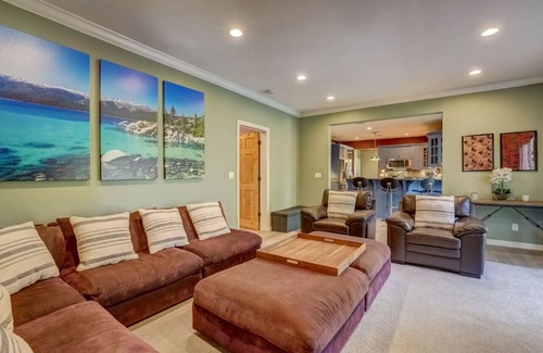 Tahoe Paradise House | Chateau de Corbeau - Hot tub+Game Rm+Family Fun