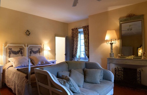 Saint-Antonin-du-Var Bed & Breakfast | Chateau Mentone