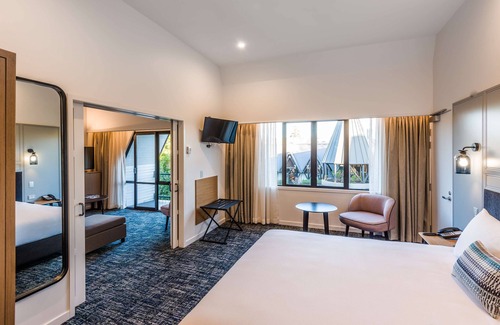 Riccarton Hotel | Chateau on the Park - Christchurch, a DoubleTree by Hilton