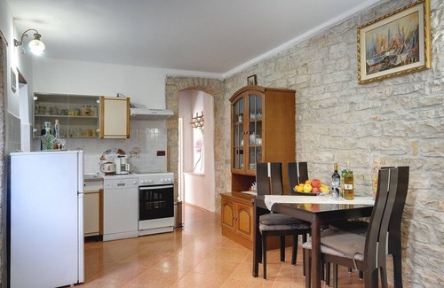 Kanfanar Apartment | Cheap and nice holiday flat with pool