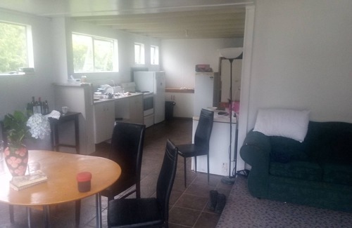 Whenuakite Cabin | Cheap family holiday cabins near beaches