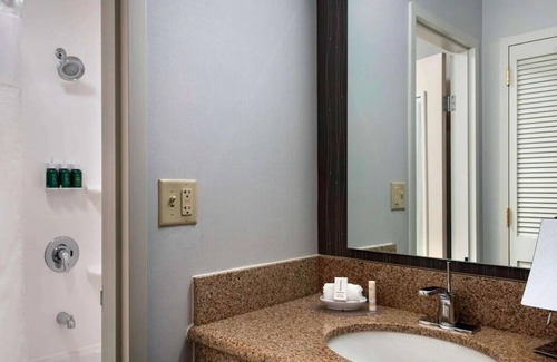 Mahwah House | Check out Ramapo Valley County Reservation! 4 Units with FREE Parking! Pool!