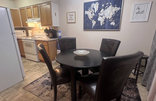 Sand Lake Apartment | Cheerful 2 Bedroom Apartment near Airport