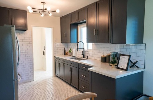 Sutter House | Cheerful 2-Bedroom Home Near LAX and Beach
